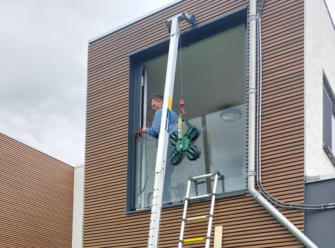 glasplaat hijsen met gevelridder